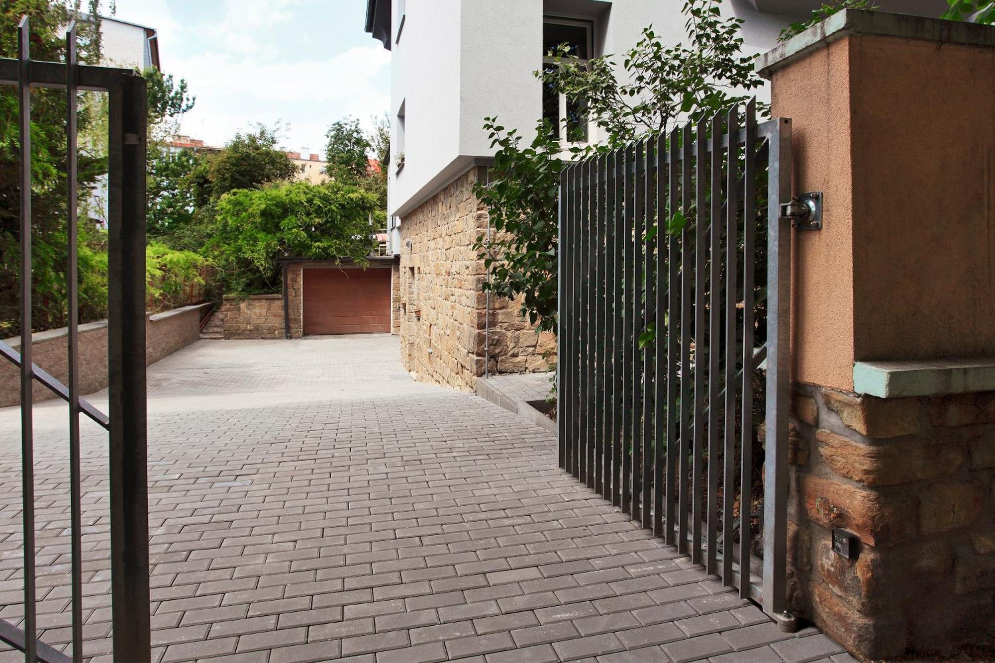Villa Z - Apartment With Private Parking Брно Екстер'єр фото